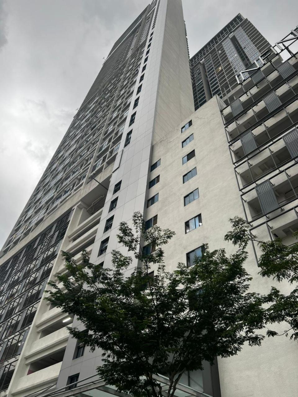 The Colony Klcc View By Nzv Apartment Kuala Lumpur Room photo